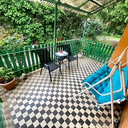 וסס Grany'S Retro Guesthouse Near Budapest Airport מראה חיצוני תמונה