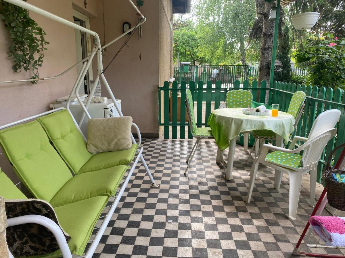 וסס Grany'S Retro Guesthouse Near Budapest Airport מראה חיצוני תמונה
