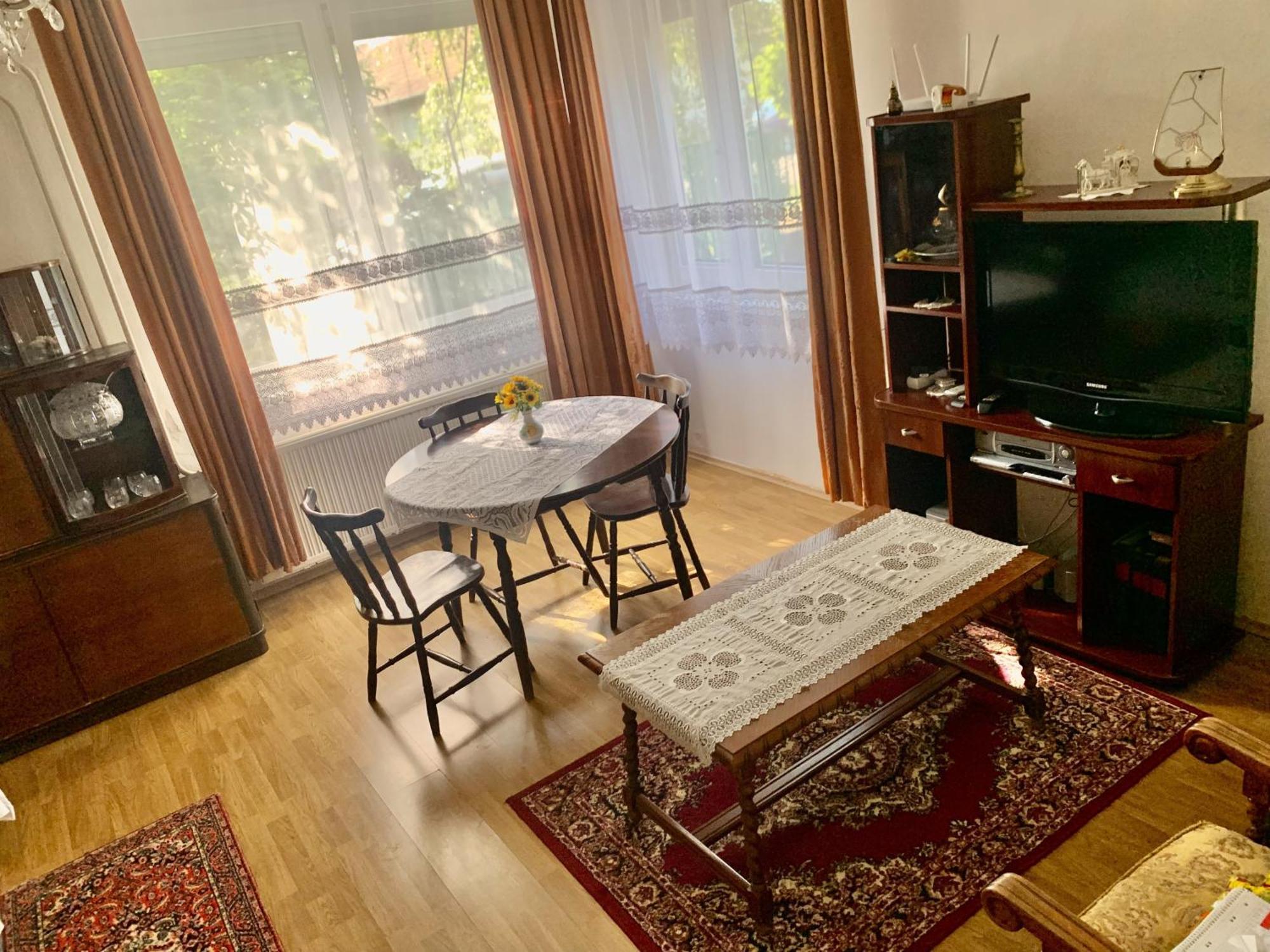 וסס Grany'S Retro Guesthouse Near Budapest Airport מראה חיצוני תמונה