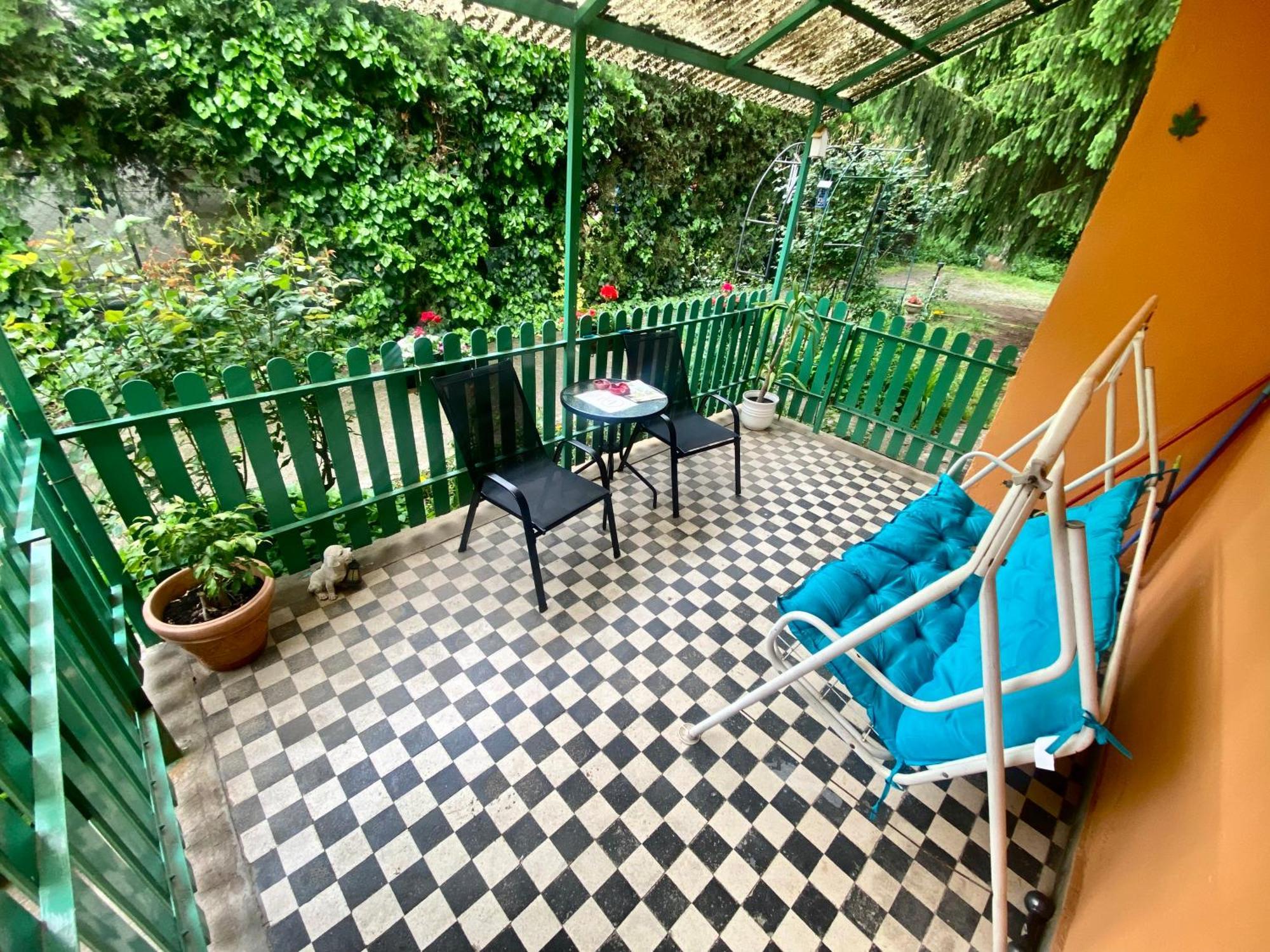 וסס Grany'S Retro Guesthouse Near Budapest Airport מראה חיצוני תמונה