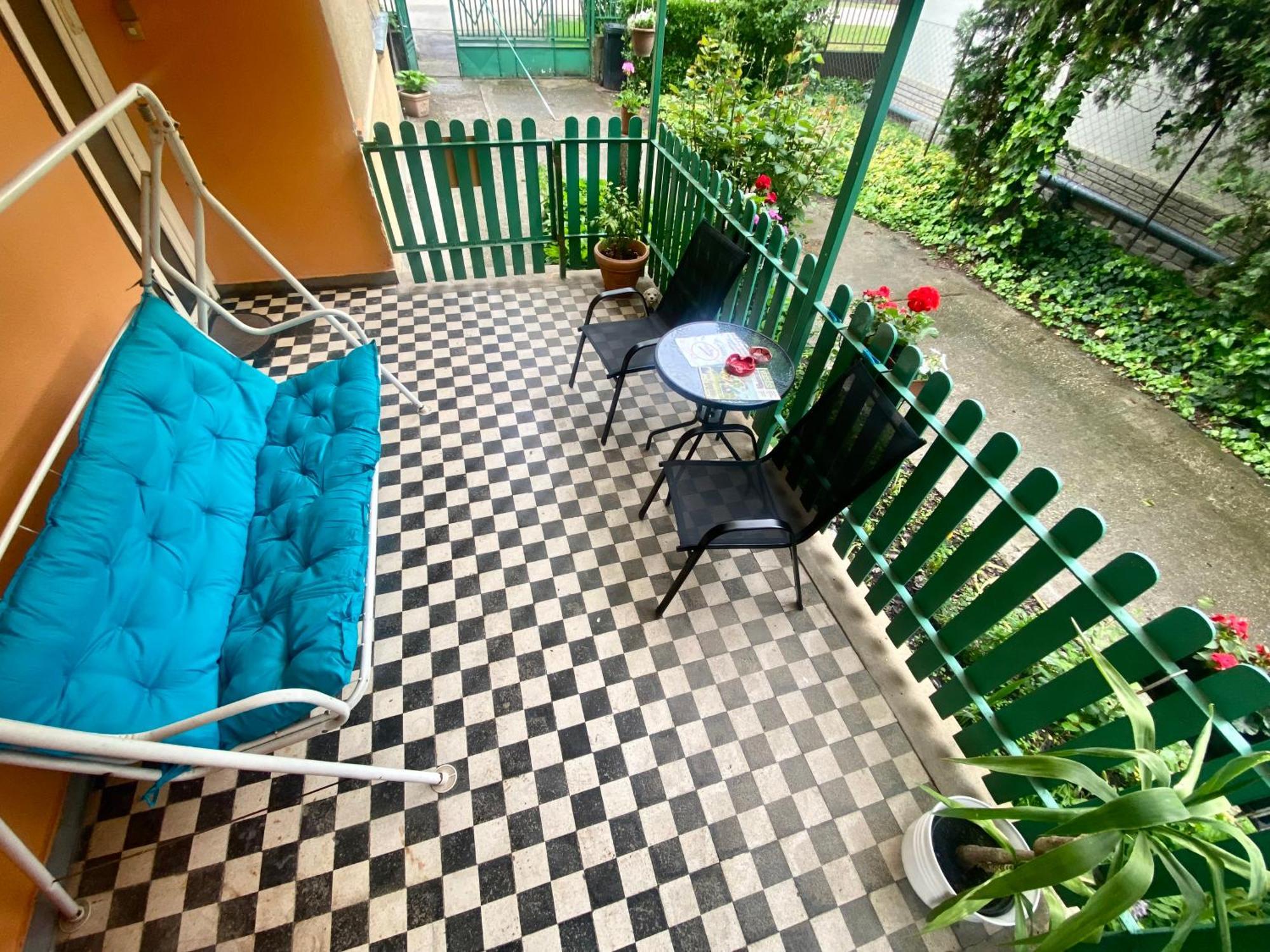 וסס Grany'S Retro Guesthouse Near Budapest Airport מראה חיצוני תמונה